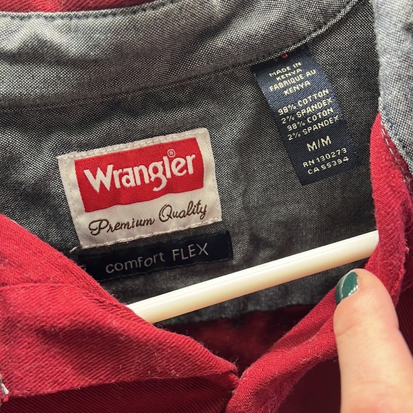Men’s Wrangler Button Up Shirt - Picture 2 of 4